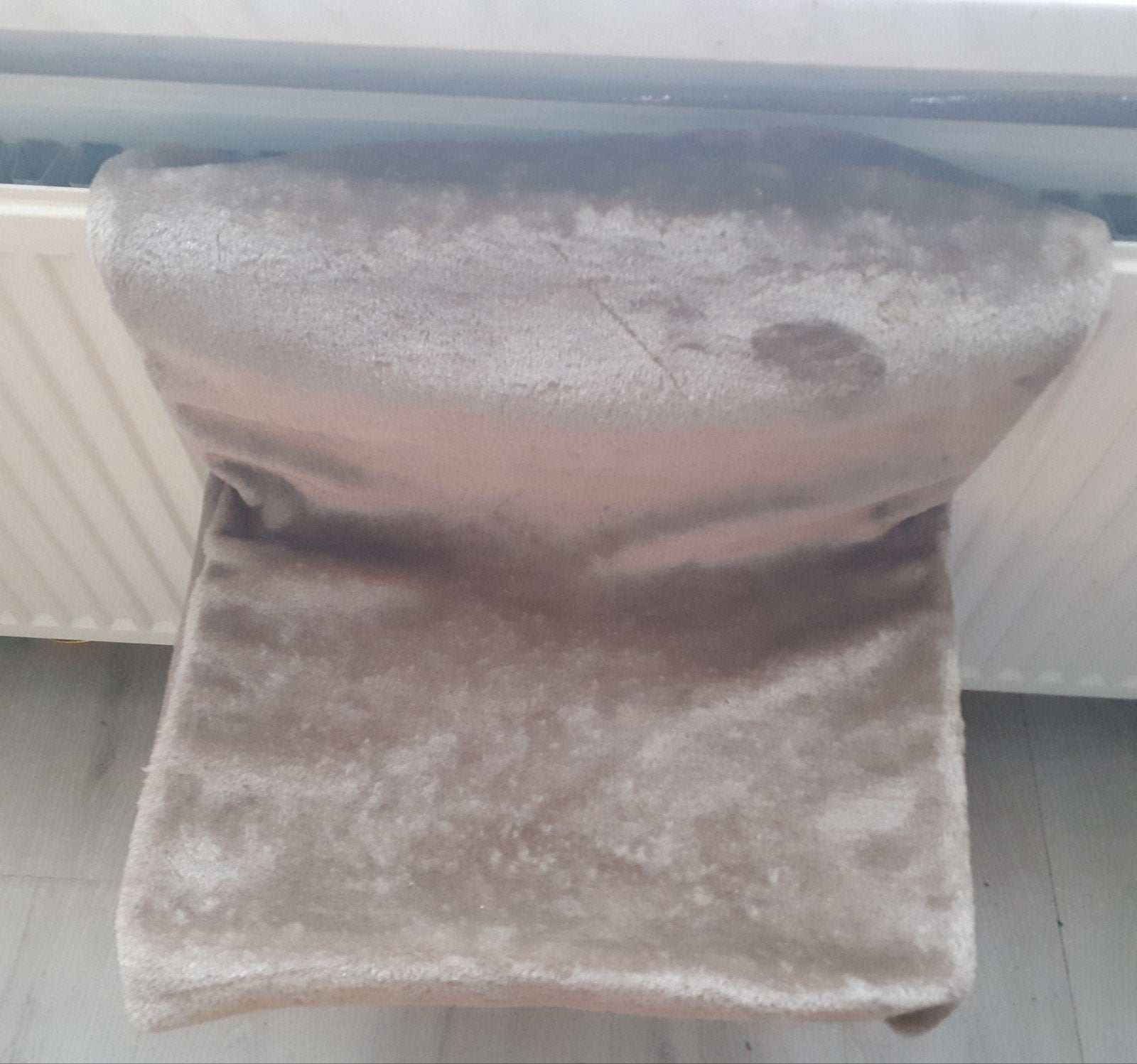kattenradiator hanger, Ophalen, Zo goed als nieuw