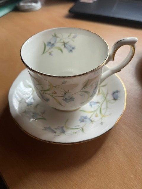 Duchess kop en schotel Harebell, Ophalen of Verzenden, Gebruikt, Porselein, Kop en/of schotel