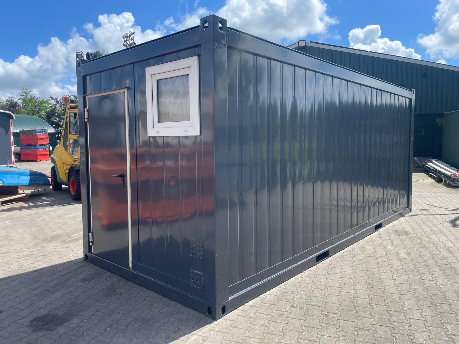 Nette kantoorunit met keukenblok en toilet, Zakelijke goederen, Machines en Bouw | Keten en Containers, Ophalen