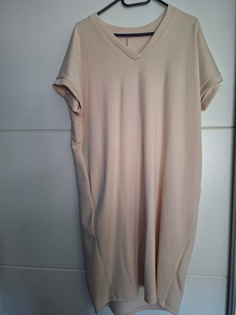 Zgan jog jurk van Sophie & Me 1 maat t/m 42, Kleding | Dames, Jurken, Beige, Maat 42/44 (L), Ophalen of Verzenden, Zo goed als nieuw