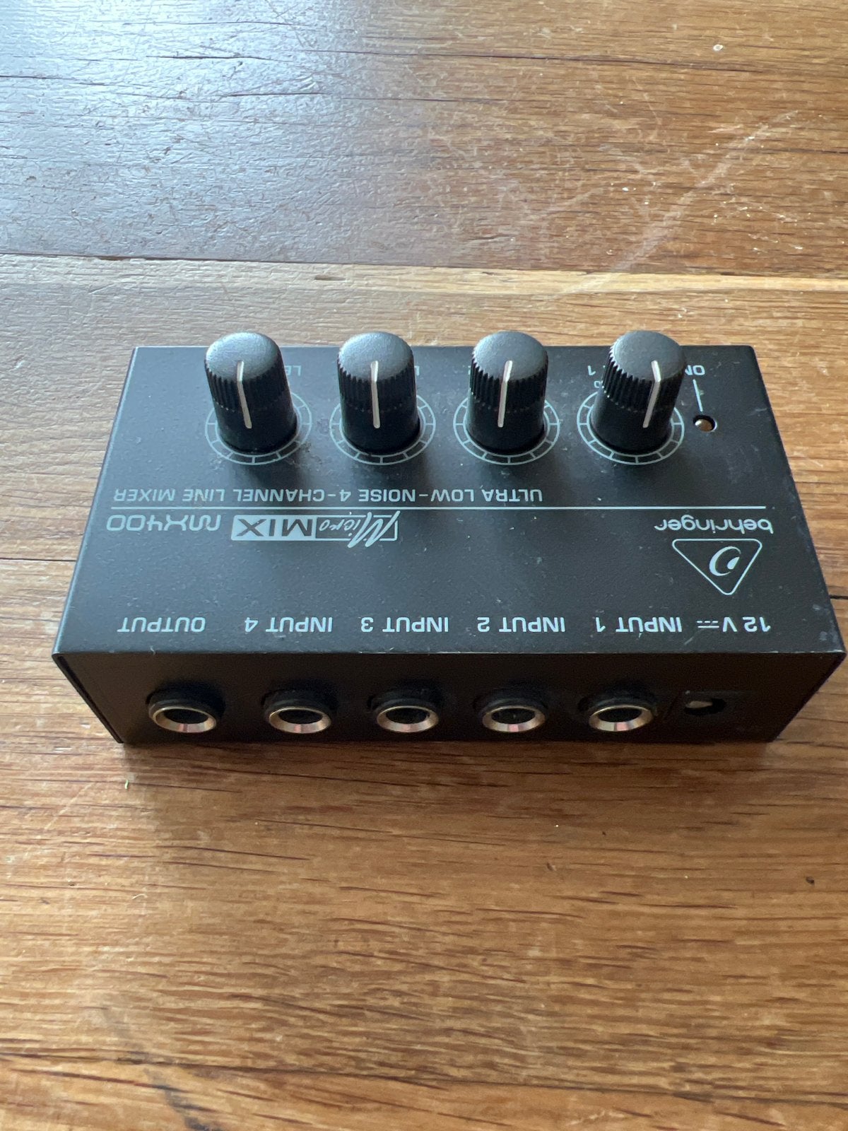Behringer MicroMIX MX400 Ultra Low-Noise 4-kanaals mixer, Ophalen of Verzenden, Gebruikt, Minder dan 5 kanalen