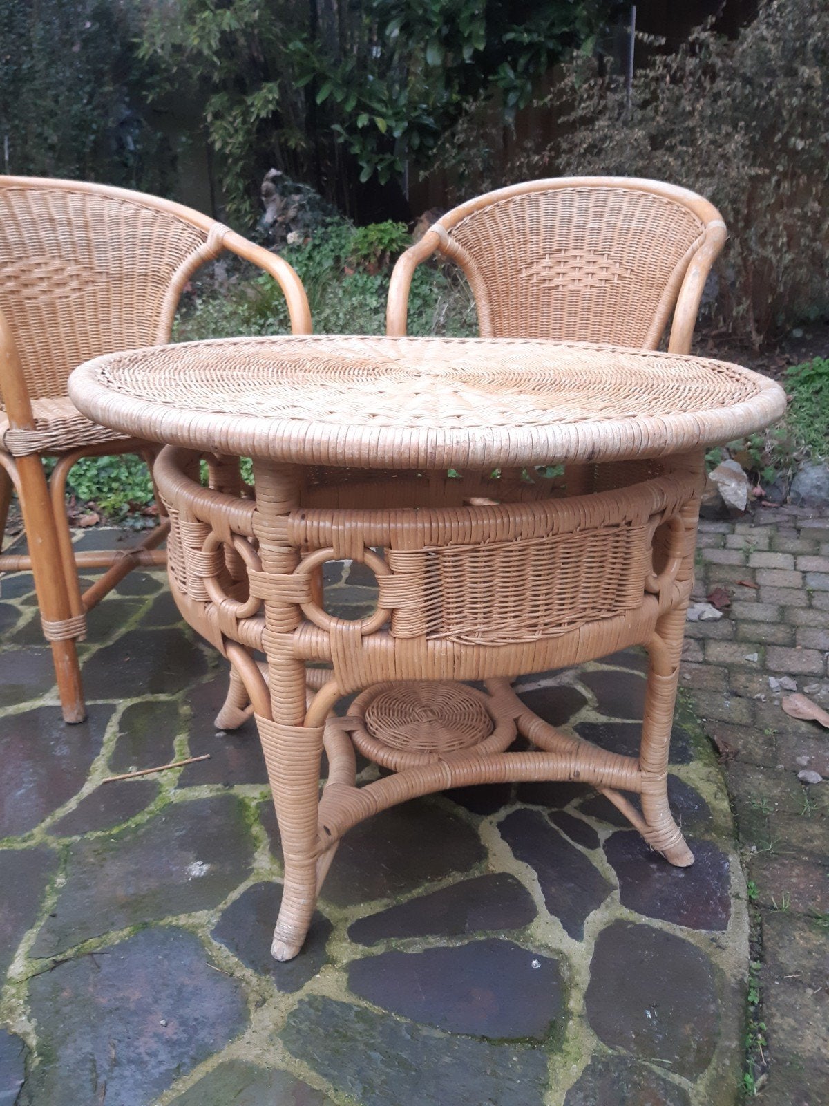 Rotan tuinset: tafel en 2 stoelen, Huis en Inrichting, Tafels | Bijzettafels, Ophalen, Minder dan 55 cm, Gebruikt, Rond