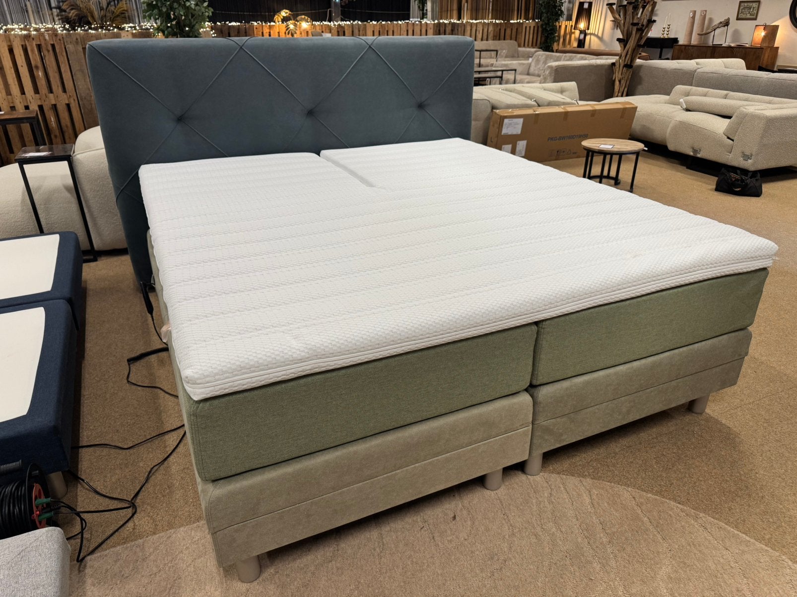 Boxspring Elektrisch 180x200 Groen stof Direct/Leverbaar, Ophalen, #Boxspring#Groen#200#Stof#Bedden#2-Persoons, Mwonenenslapen