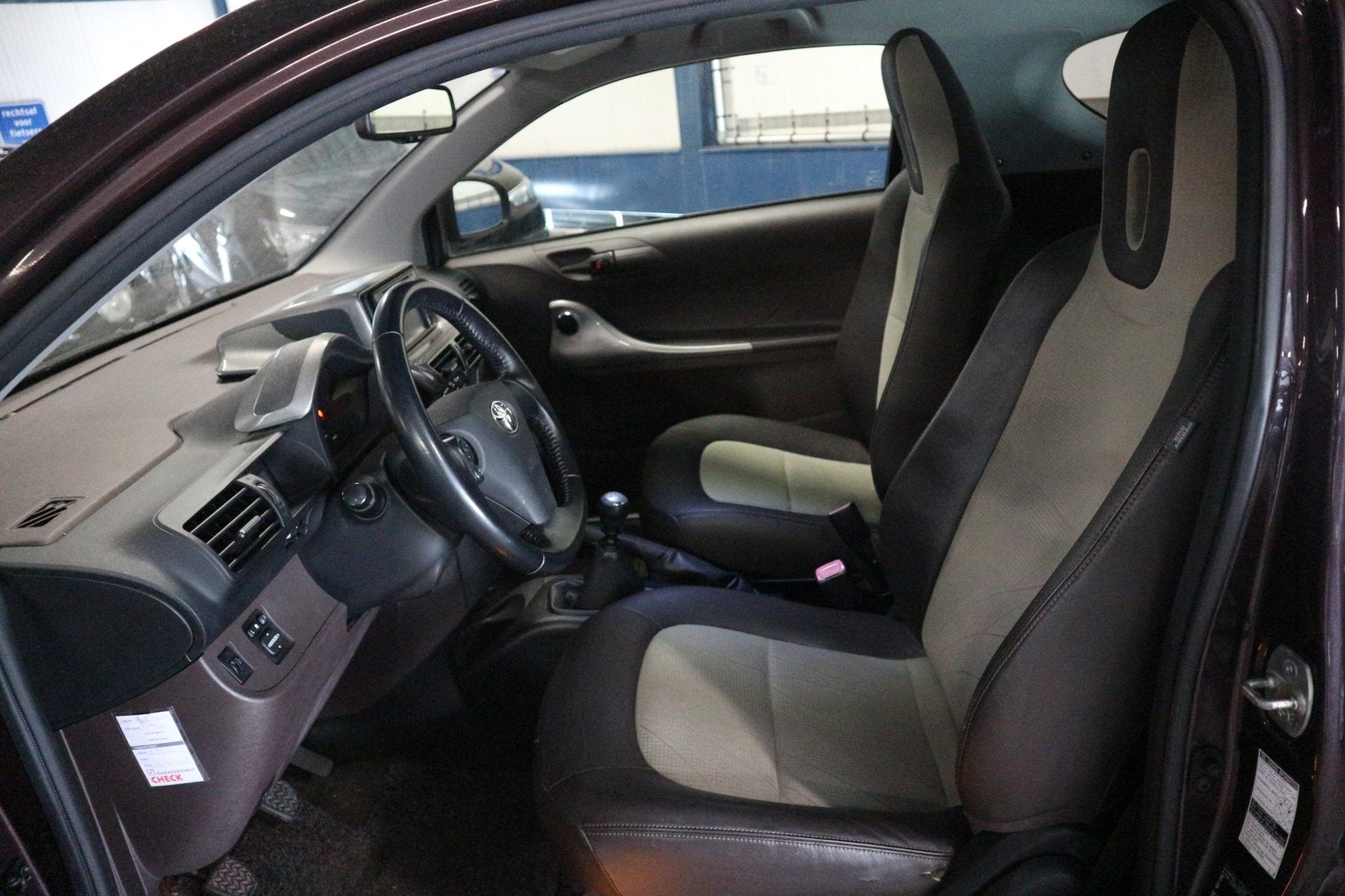 Toyota IQ 1.0 VVTi Aspiration / LEER / CLIMA / NAVI / NAP KM, Gebruikt, 4 stoelen, Bedrijf, Handgeschakeld