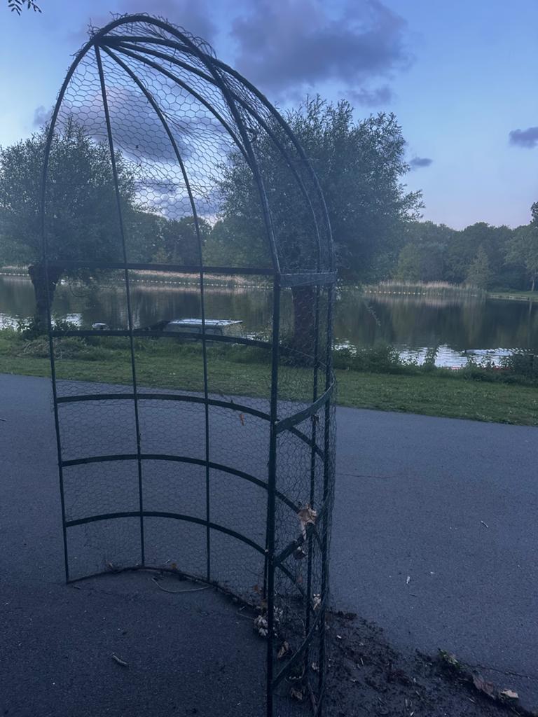 Metalen plantenrek/klimrek voor tuin of terras, Tuin en Terras, Tuinhekken en Hekwerk, Ophalen of Verzenden, Gebruikt, IJzer, Sierhekwerk