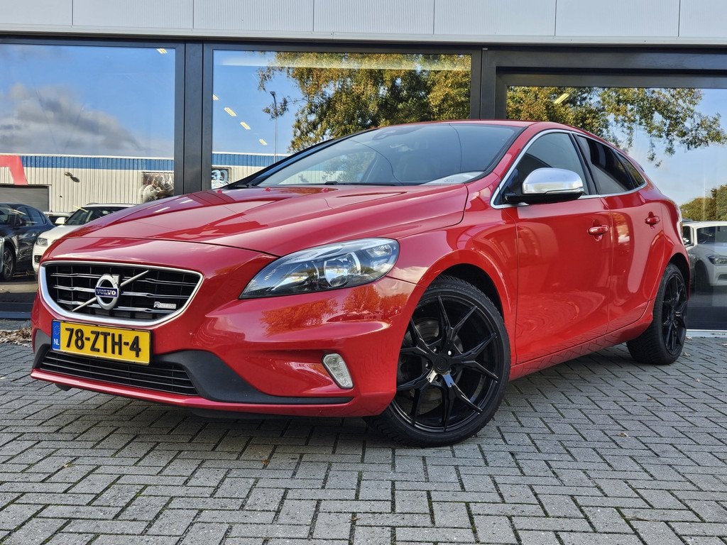 Volvo V40 1.6 T4 R-Design + CAMERA + KLIMA + NAVIGATIE, Gebruikt, Zwart, 4 cilinders, 179 pk