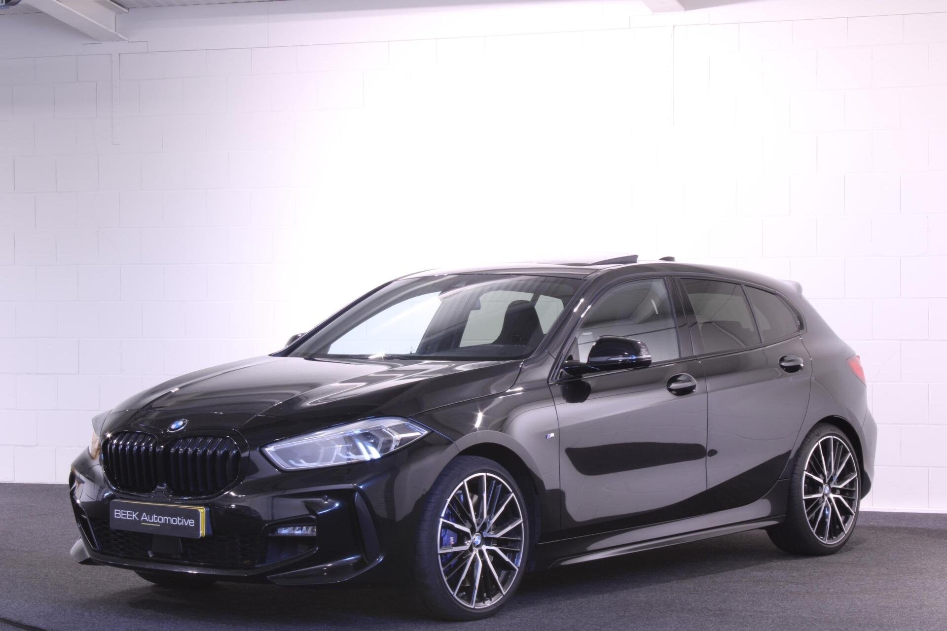 BMW 1-serie 118i | M Sport. Pro | HuD | Harman Kardon | KUIP, Dealer onderhouden, 136 pk, Gebruikt, Met garantie (alle)