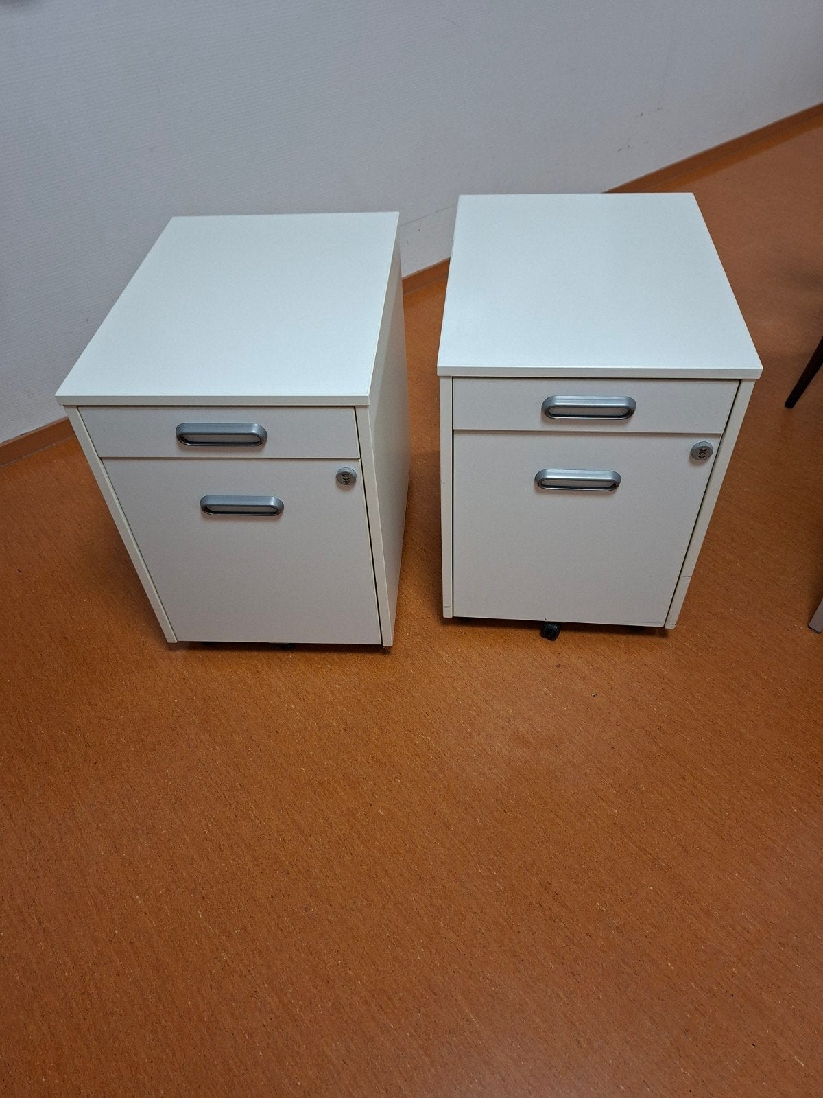 Witte ladeblokken met wieltjes - 2 stuks ophalen in Herpen, Ophalen of Verzenden, Gebruikt