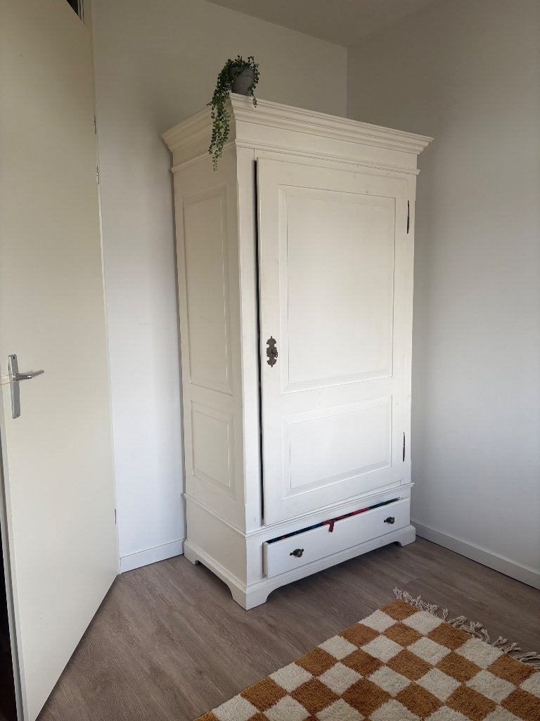 Sfeervolle vintage linnenkast (crème) met sleutel, Ophalen