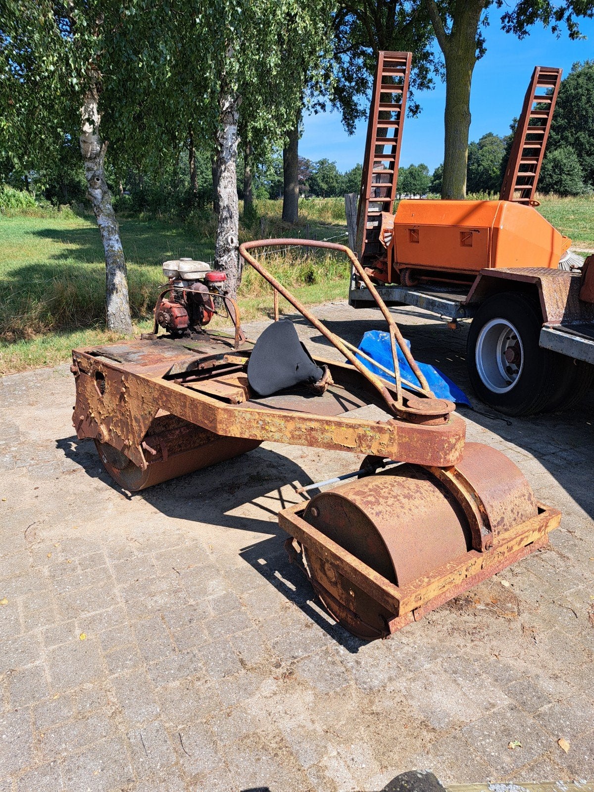 Oude wals met motor - opknapper, Ophalen