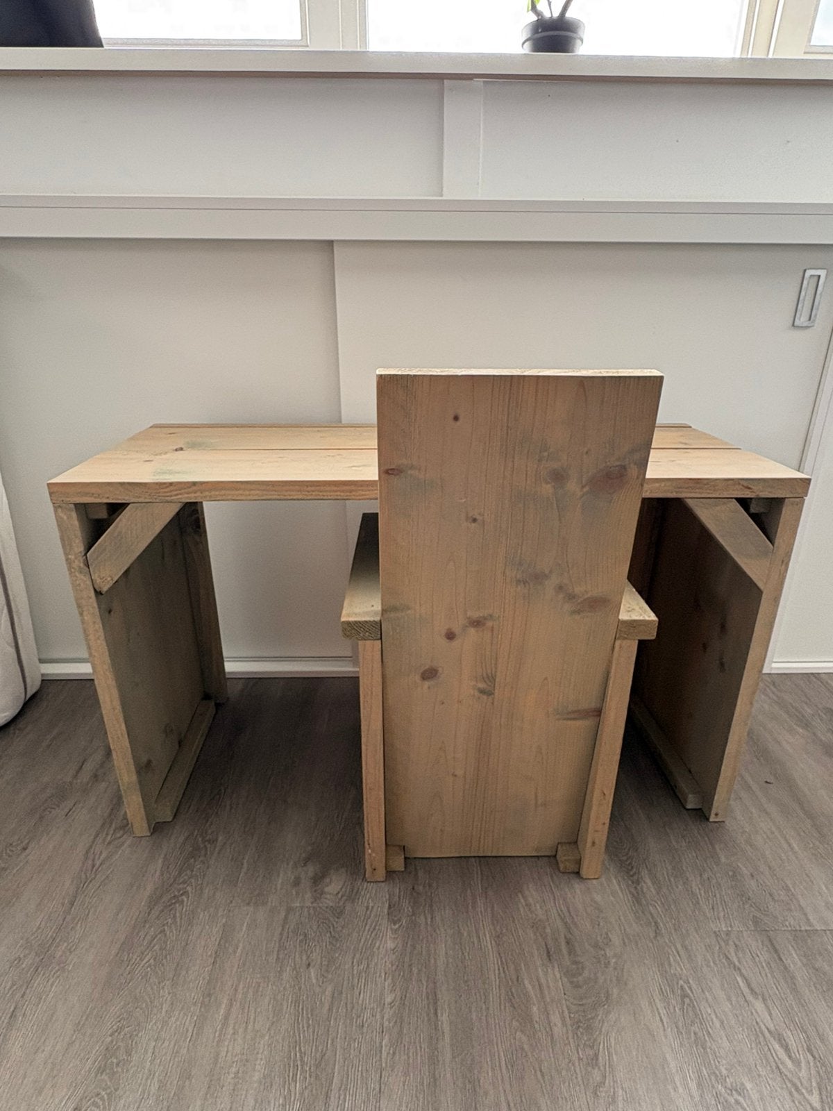 Mooi kinder bureau met stoel, Ophalen, Zo goed als nieuw