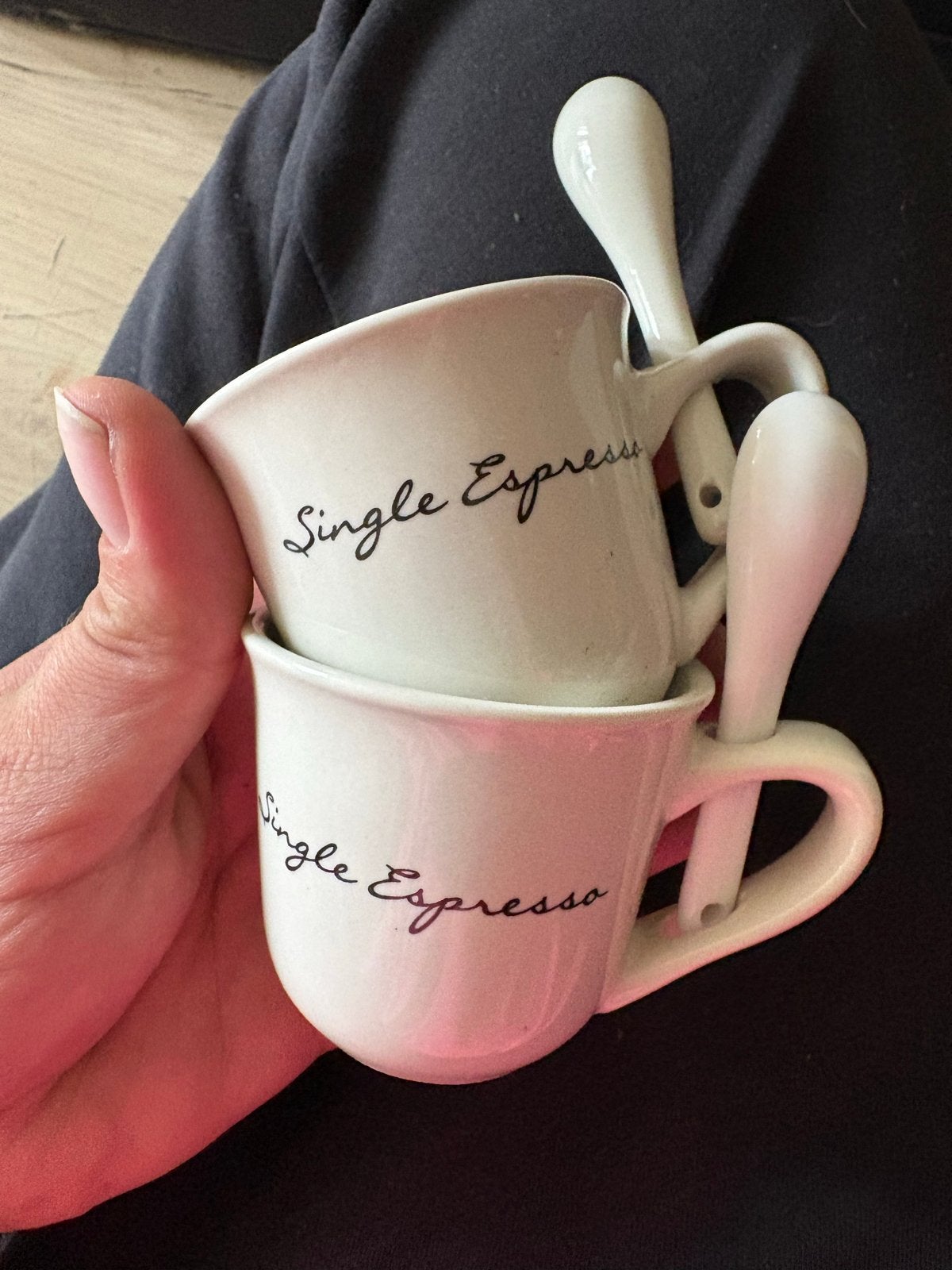 2x Riviera Maison Single Espresso kopjes met lepeltje, Ophalen of Verzenden, Zo goed als nieuw, Steen/keramiek, Wit