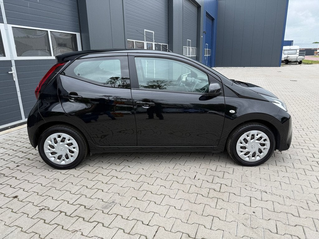 Toyota Aygo 1.0 VVT-i x-play CAMERA CARPLAY, Voorwielaandrijving, Stof, Gebruikt, Euro 6