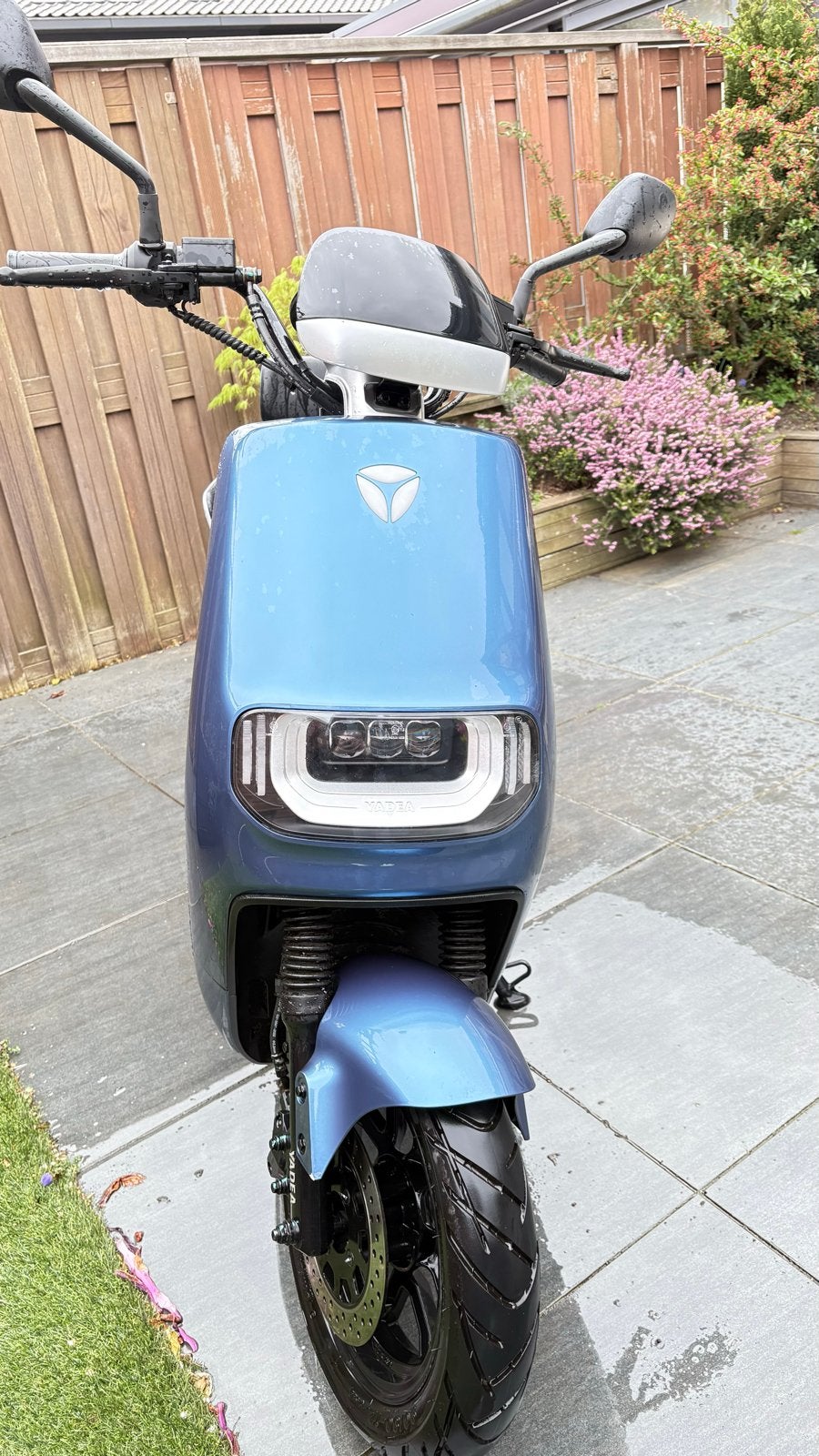 Yadea E8S Elektrische Scooter - Zo goed als nieuw, Fietsen en Brommers, Snorfietsen en Snorscooters, Elektrisch, Zo goed als nieuw
