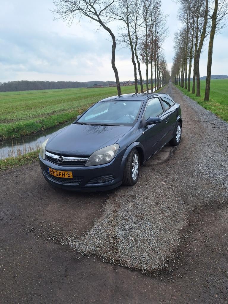 Opel Astra GTC 1.4 90pk 2008, Auto's, Opel, Stof, Metallic lak, Blauw, Handgeschakeld