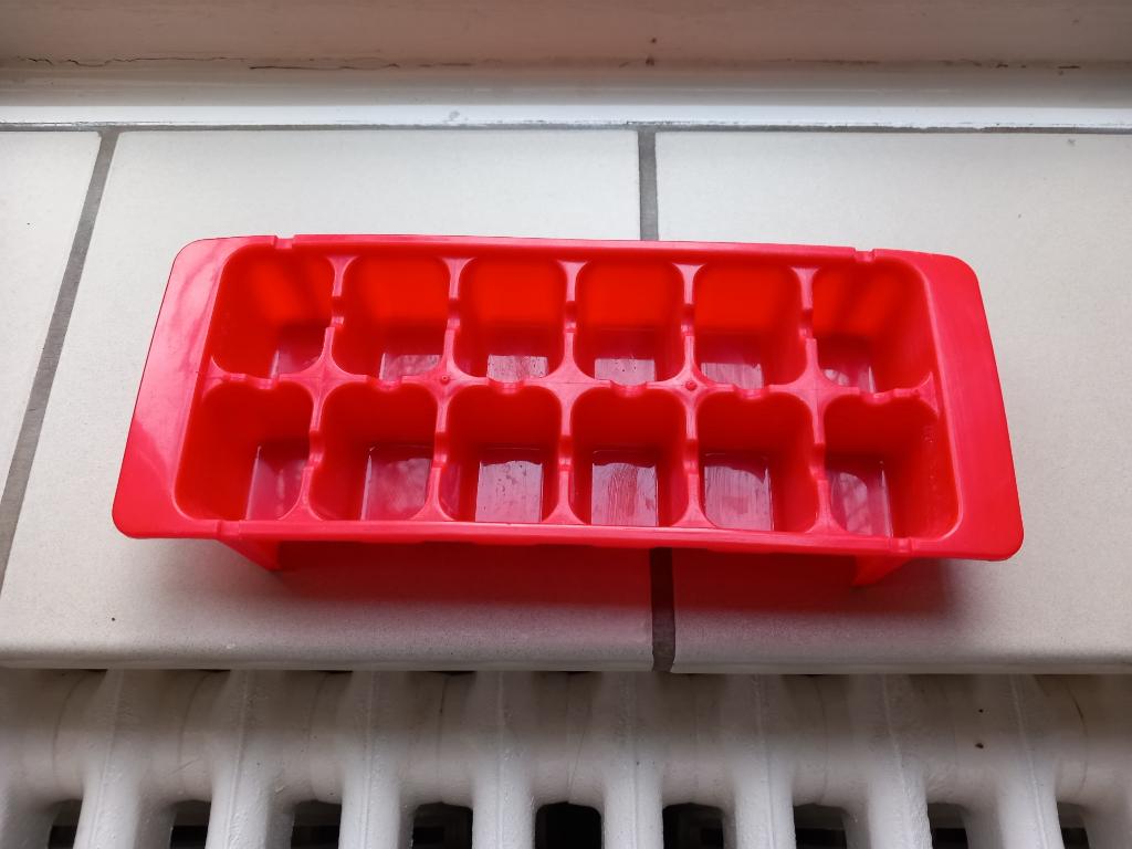 ijsblokjes maker, vintage ijsblokjesbakje, stevig, rood, Ophalen of Verzenden