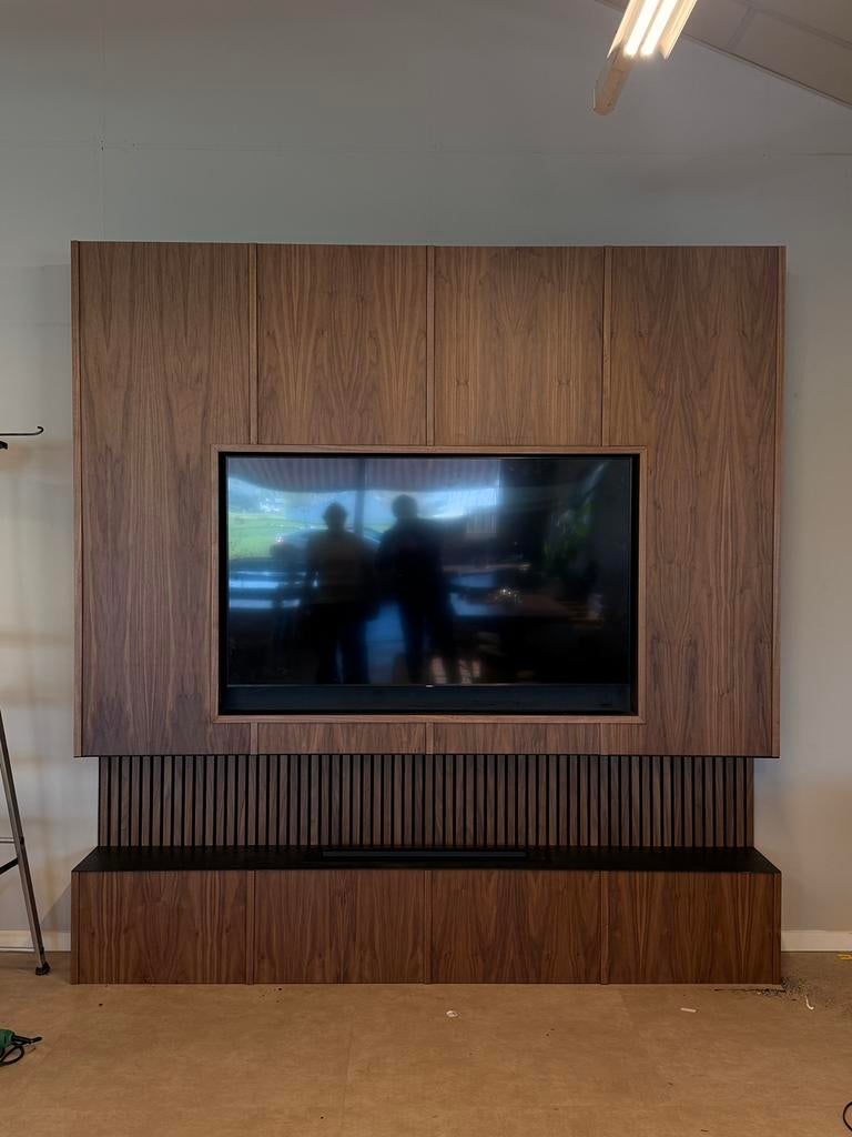 Tv wand op maat - Notenhout - high-end designer wand, Huis en Inrichting, Ophalen of Verzenden, Nieuw, Gashaard