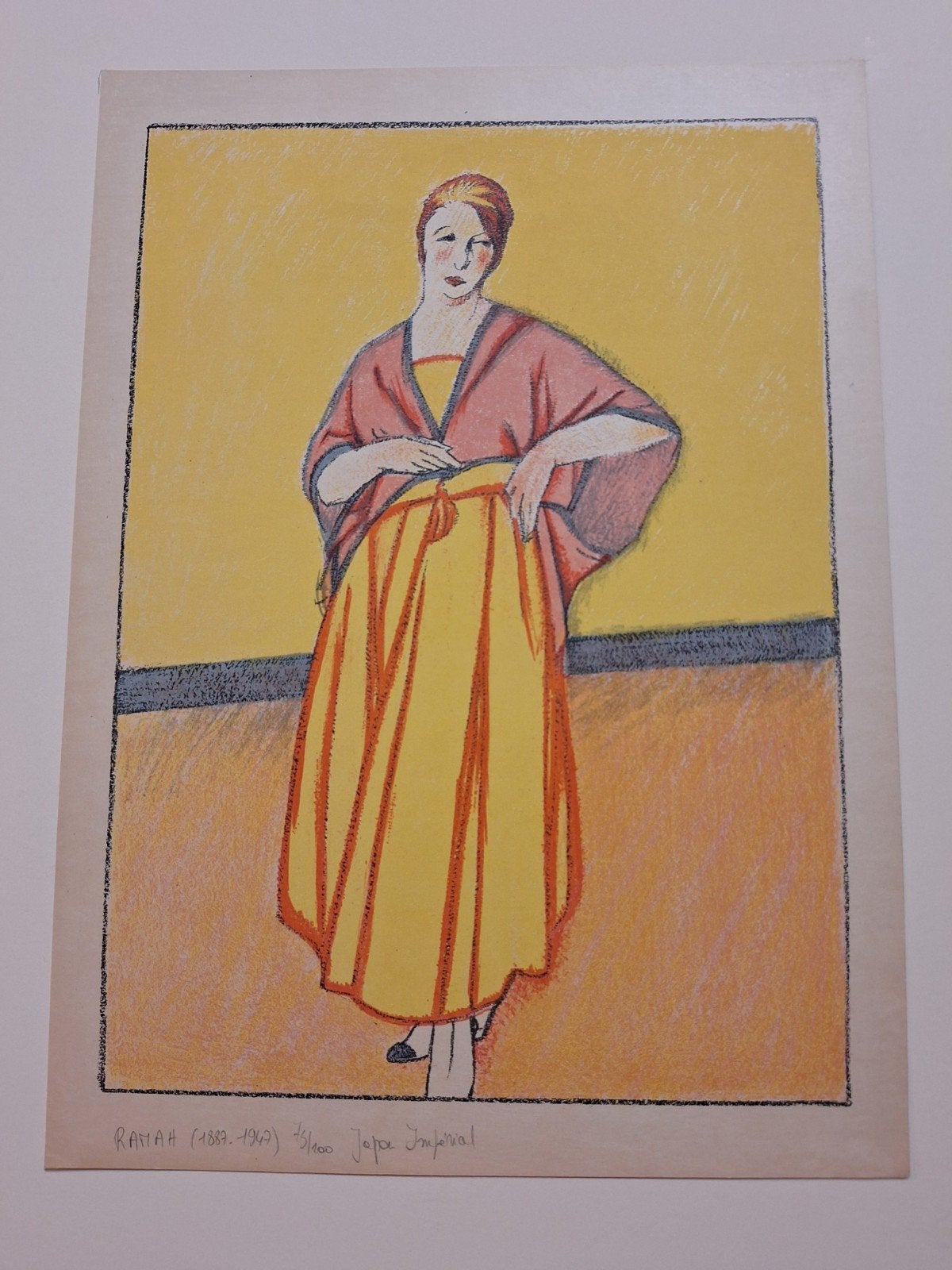 Lithografie door Ramaekers - Vrouw in gele jurk, Gesigneerd, Ophalen of Verzenden, Portret en Figuren, Lithografie