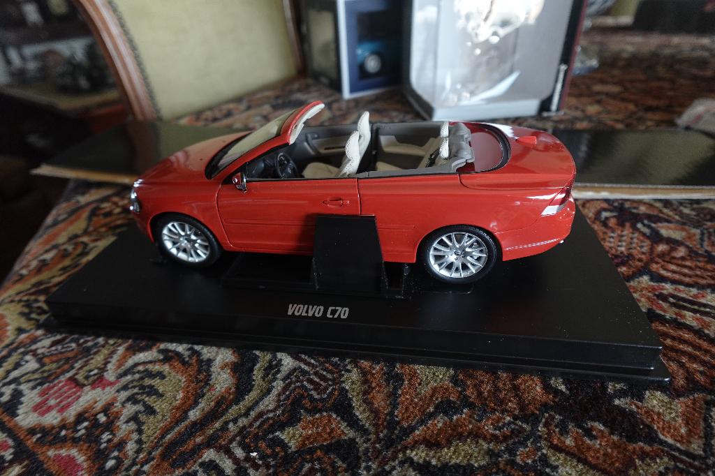 ZEER MOOIE  VOLVO C70 CABRIO  1;18 IN DOOS MOTER ART, Ophalen of Verzenden, Zo goed als nieuw, Auto, Overige merken