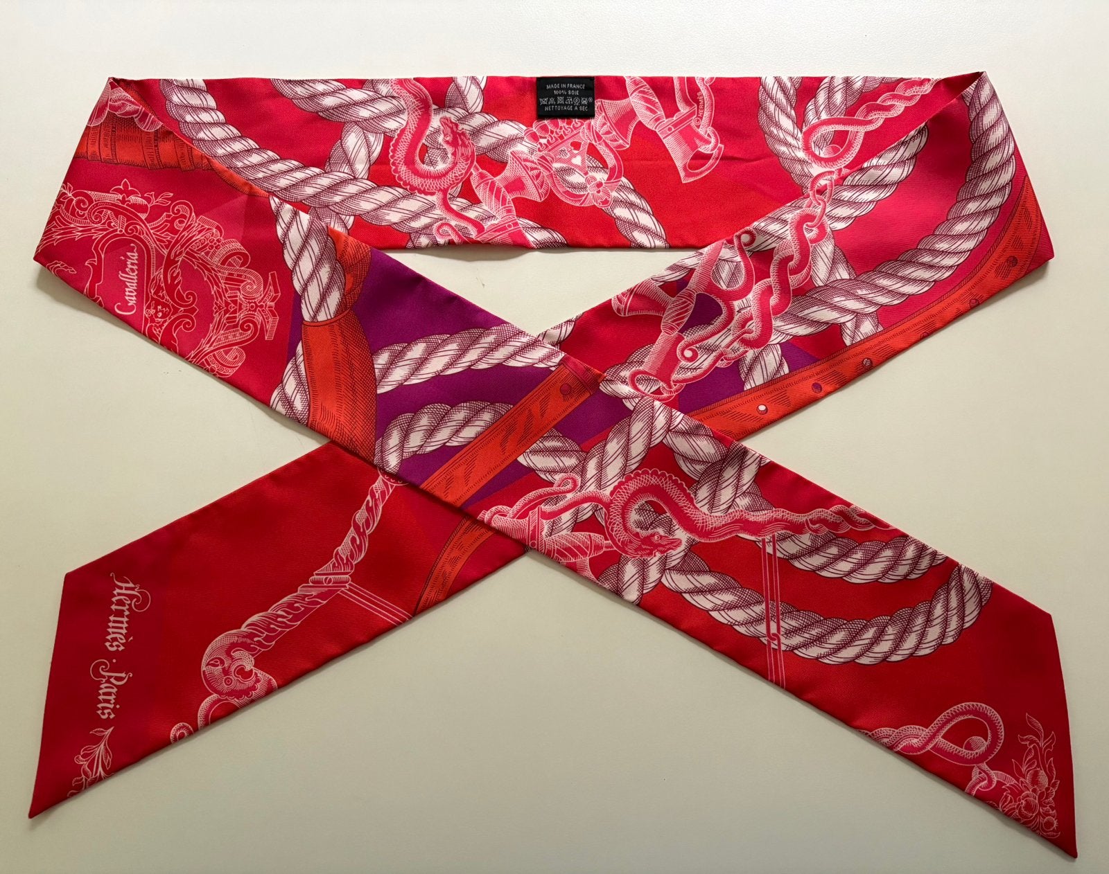 Hermes, Twilly Maxi, zijde, 10 x 176 cm, rood met paars, Ophalen of Verzenden, Zo goed als nieuw, Sjaal