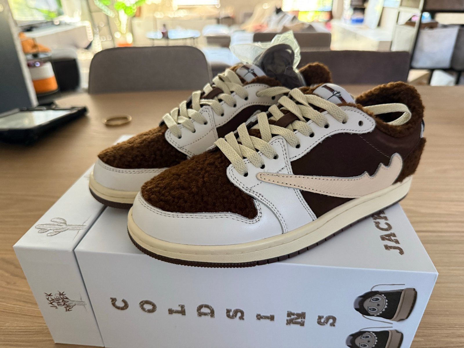 Cold Sins Travis Scott Labubu Sneakers maat 40, Kleding | Heren, Ophalen of Verzenden, Nieuw, Bruin, Sneakers of Gympen