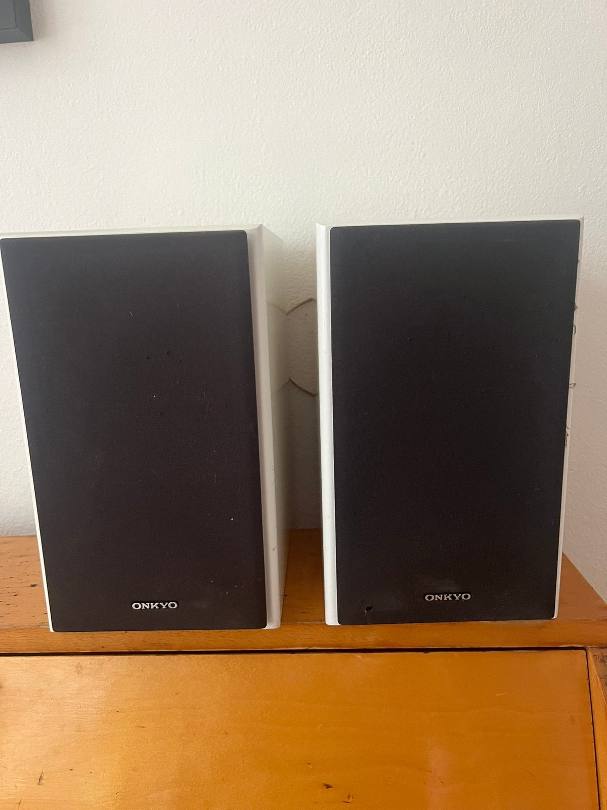 Witte Onkyo boxen luidsprekers 70 watt, Ophalen of Verzenden, Zo goed als nieuw, 60 tot 120 watt, Overige merken