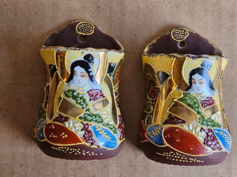 2 Antieke Chinese Wandpotjes met Handgeschilderde Decoratie, Ophalen of Verzenden