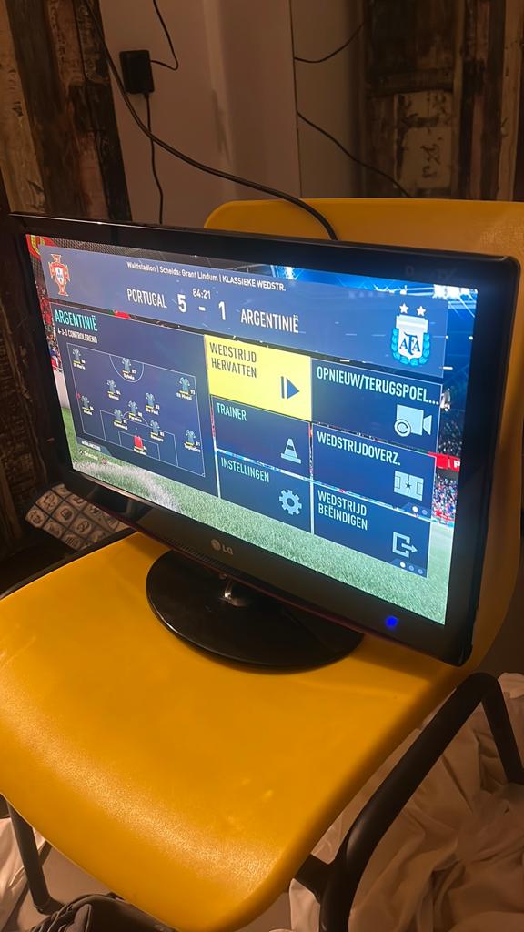 LG Flatron M227WD-PZ TV Monitor met Afstandsbediening, Ophalen, Zo goed als nieuw, 60 Hz of minder, LED