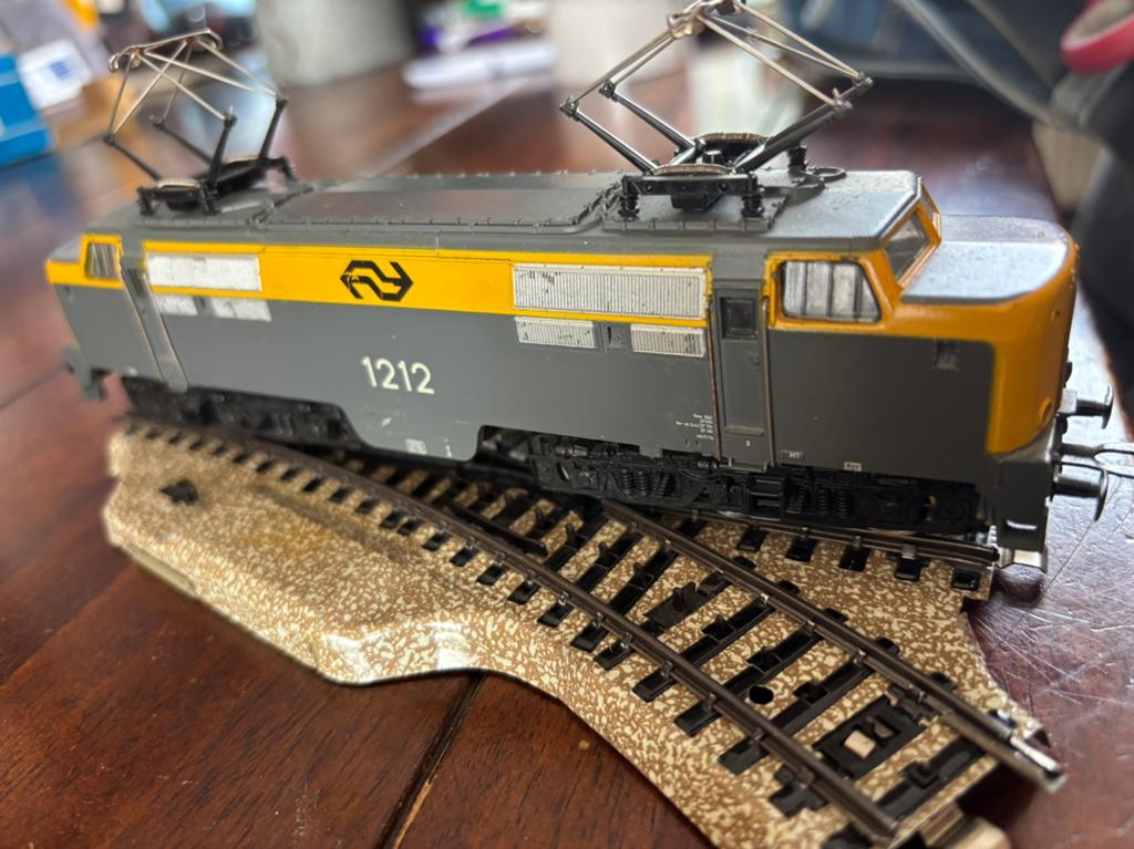 MARKLIN LOCOMOTIEF 1212 gereviseerd OOK BOVENLEIDING (foto’s, Wisselstroom, Gebruikt, Locomotief, Ophalen of Verzenden