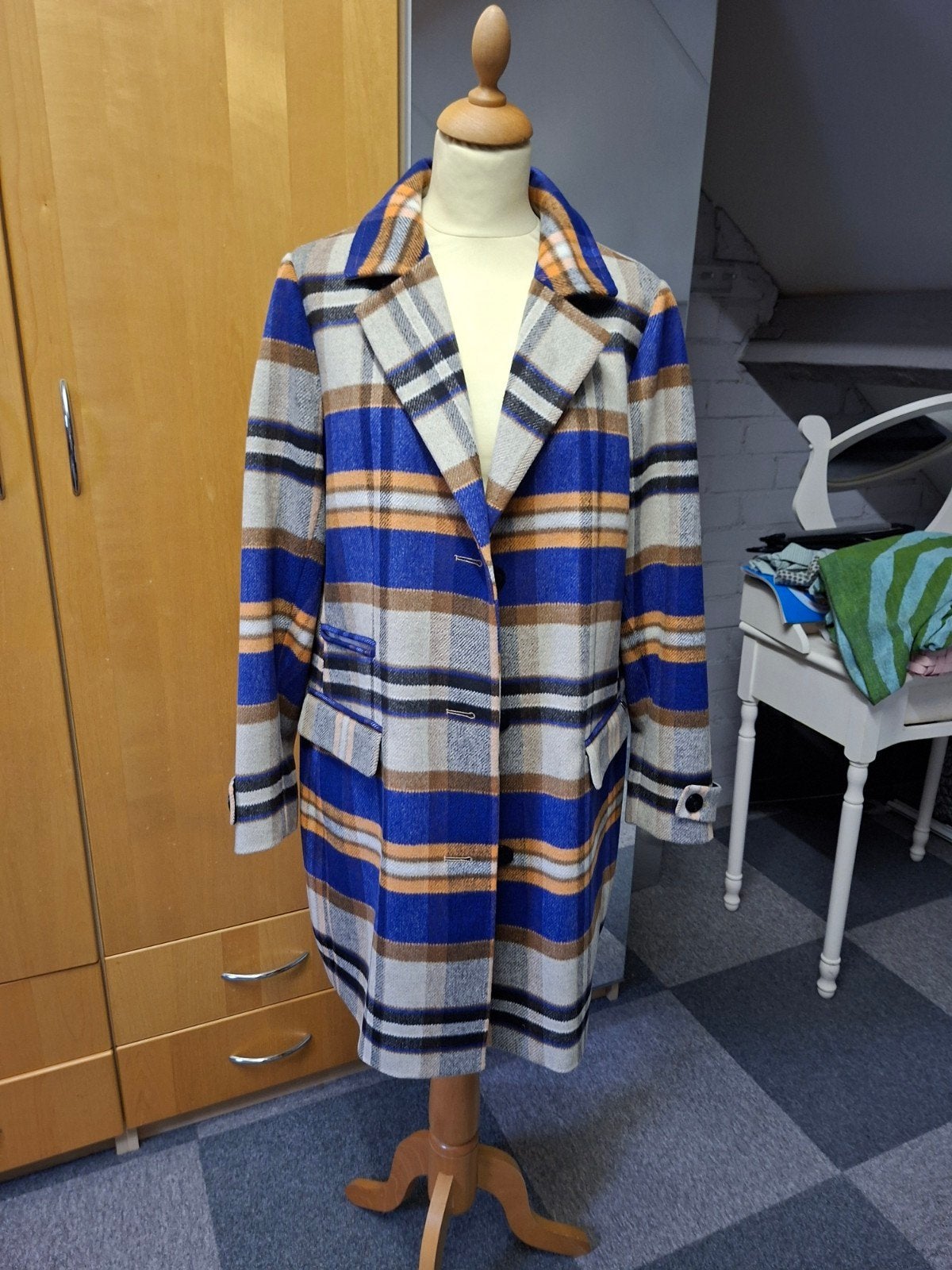 Geruite wollen jas in blauw, oranje en beige maat 42/44, Blauw, Maat 42/44 (L), Ophalen of Verzenden, Onbekend