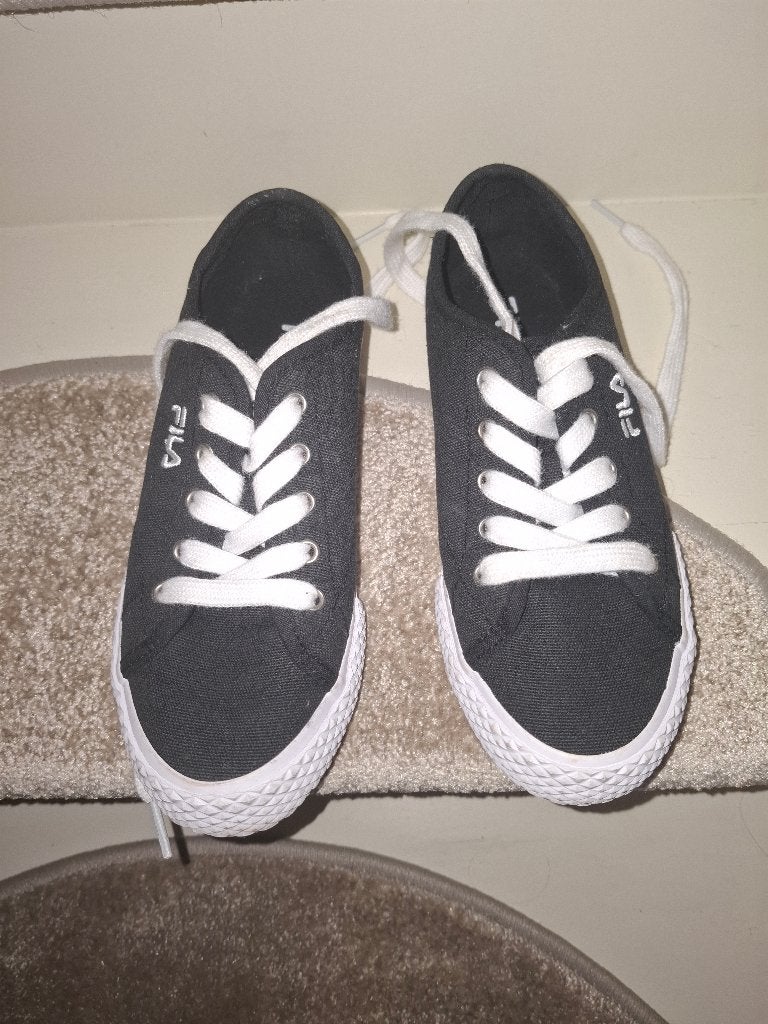 Fila sneakers 34/35, Wit, Ophalen of Verzenden, Sneakers of Gympen, Zo goed als nieuw