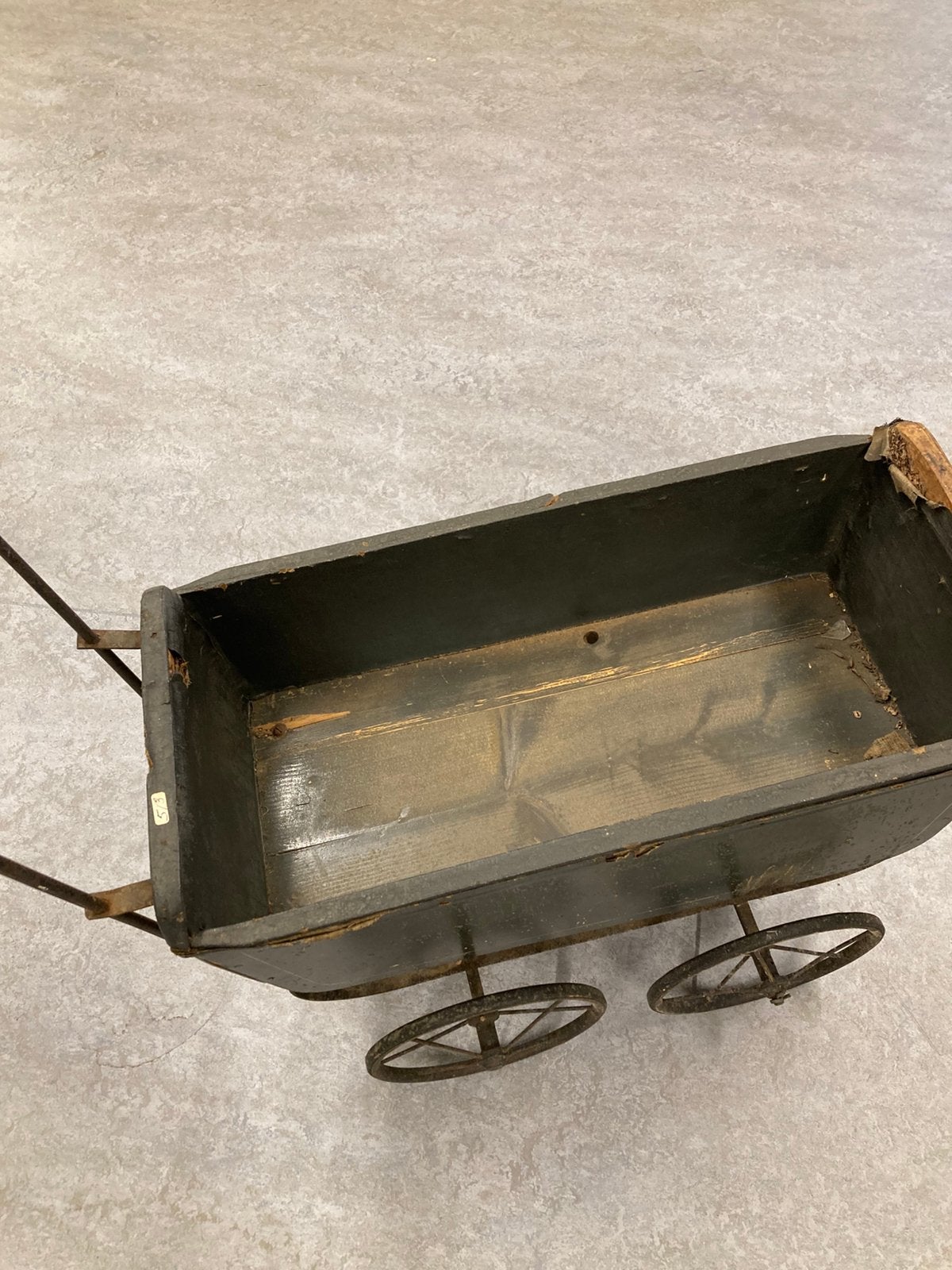 Oude poppenwagen, Ophalen