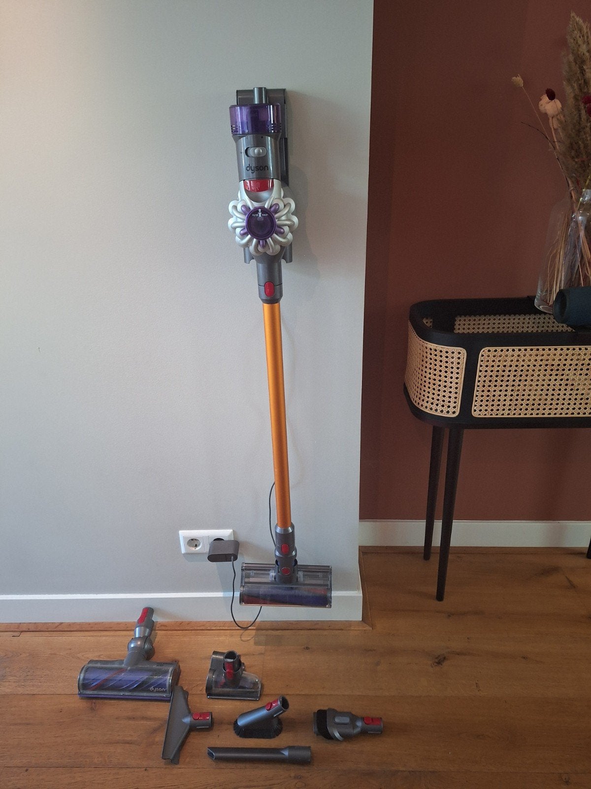 Dyson V8 Absolute Steelstofzuiger - Perfecte staat, Witgoed en Apparatuur, Stofzuigers, Ophalen, Draadloos, Zo goed als nieuw