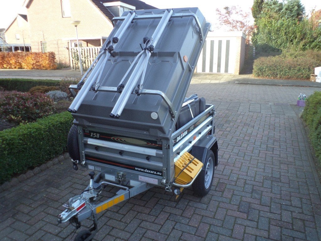 Te huur; aanhangwagen/hoge bagagewagen. Afsluitbaar deksel, Ophalen