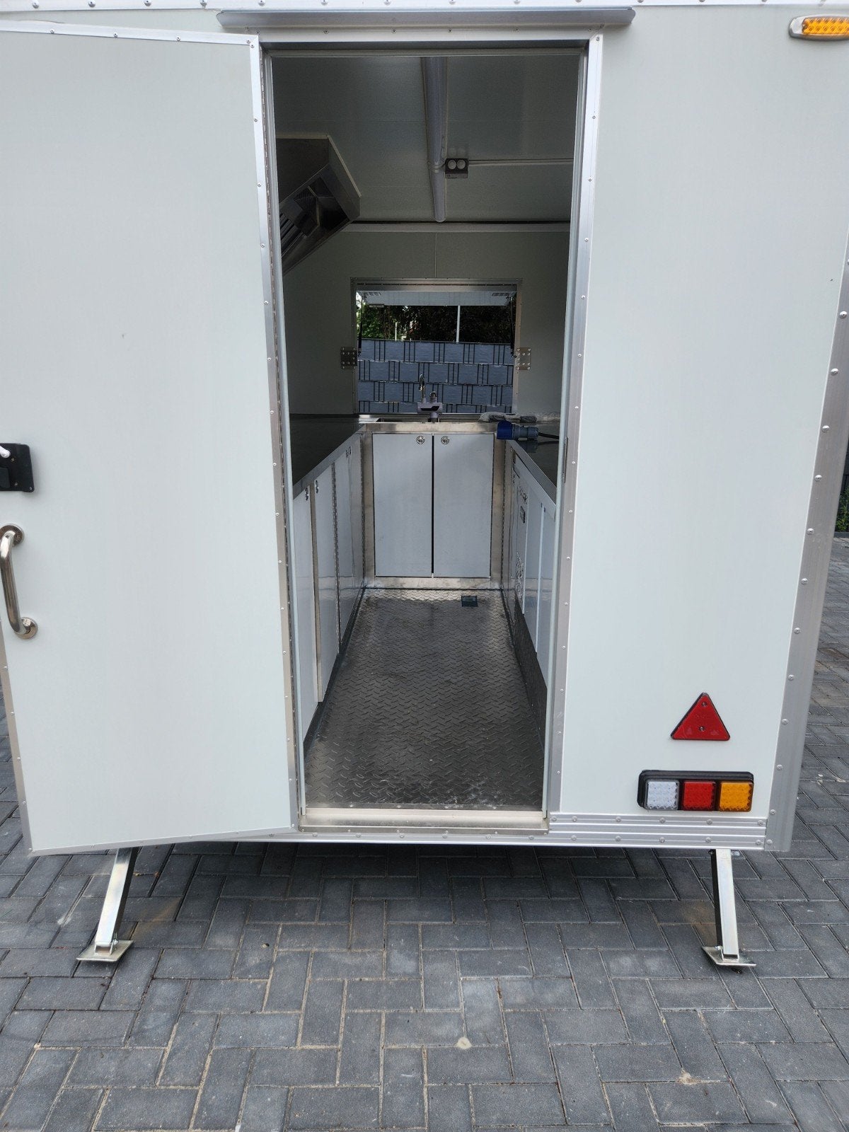 Foto 5 van Nieuwe Foodtrailer/Verkoopwagen - Direct Beschikbaar