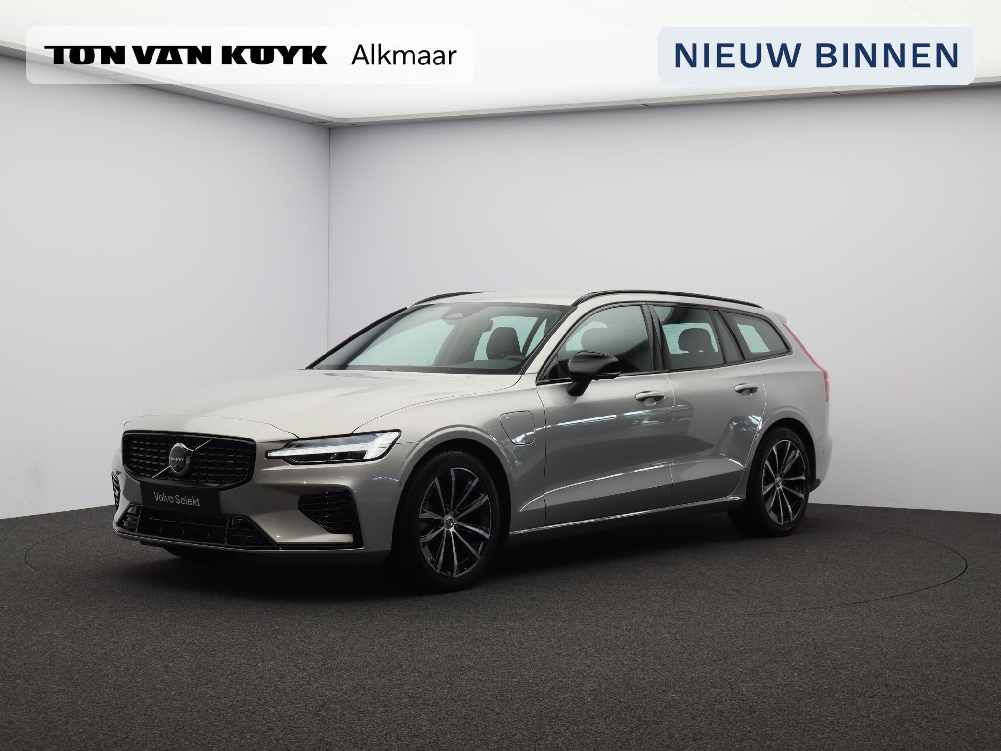 Volvo V60 T6 AWD Plug-in hybrid AWD Plus Dark Stoel verwarmi, Auto's, Volvo, Gebruikt, 4 cilinders, 180 min, Vierwielaandrijving
