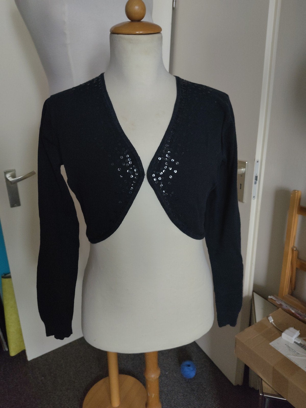 Zwart fijn gebreid katoenen bolero met pailletten, Ophalen of Verzenden, Zo goed als nieuw, Maat 38/40 (M), Zwart