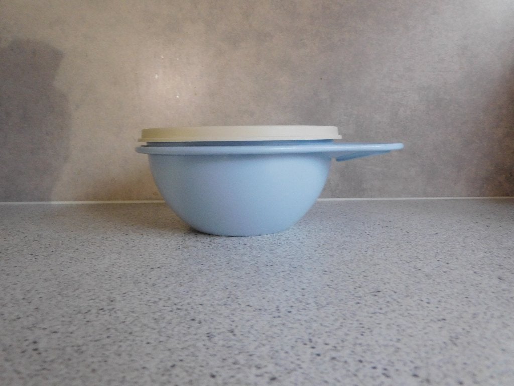 Tupperware Mixerkom 600 ml. Blauw Wit, 600 ml, Blauw, Ophalen of Verzenden, Zo goed als nieuw
