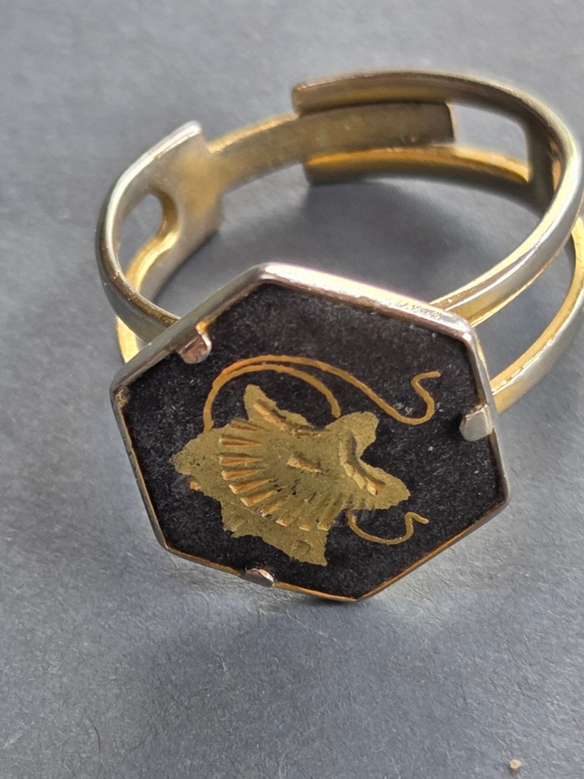 oude damascene toledo ring, Sieraden, Tassen en Uiterlijk, Ringen, Gebruikt, 17 tot 18, Dame, Goud