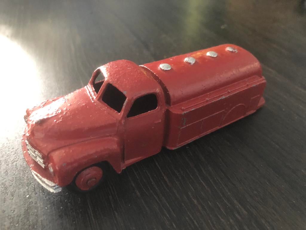 1:43 Oude Studebaker Tankwagen Dinky Toys, Hobby en Vrije tijd, Modelauto's | 1:43, Ophalen of Verzenden, Gebruikt, Bus of Vrachtwagen