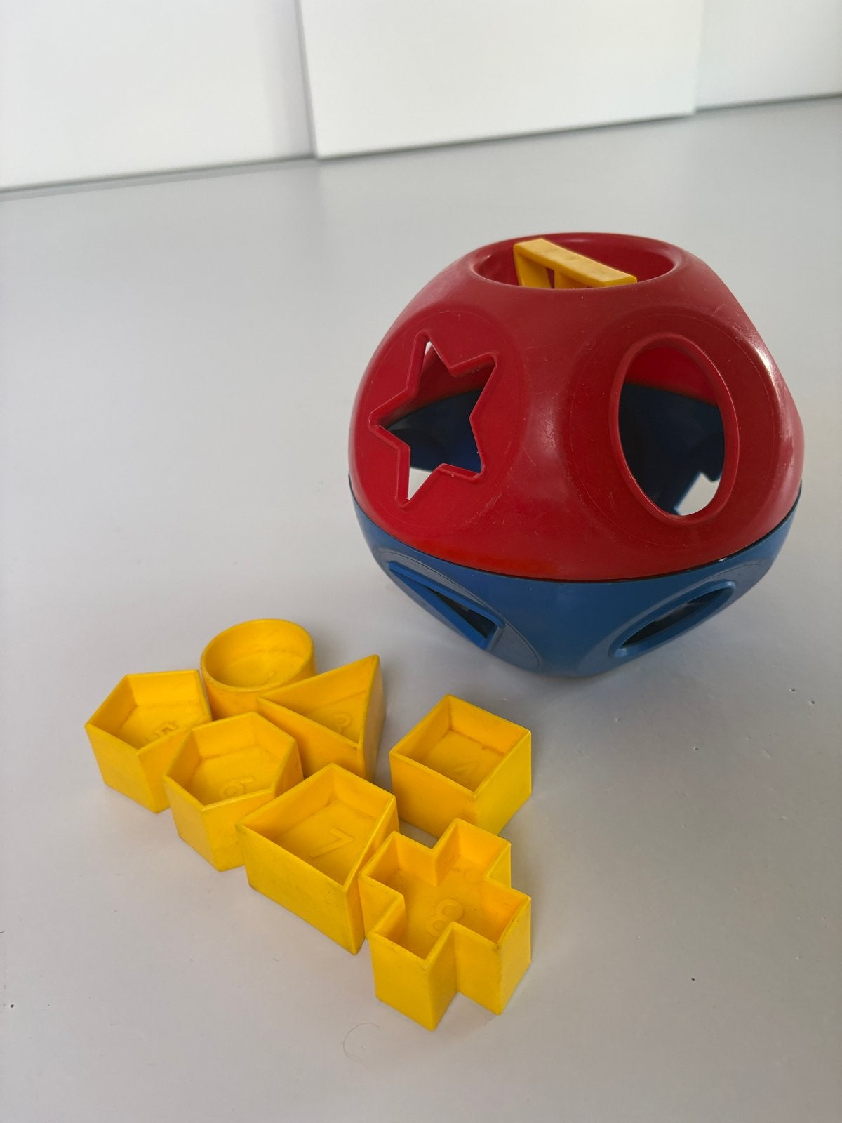 Vormenstoof bal met diverse vormen, Kinderen en Baby's, Speelgoed | Babyspeelgoed, Ophalen of Verzenden, Gebruikt, Overige typen