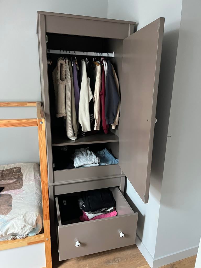Mooie kledingkast met lade en hangruimte, Ophalen, 50 tot 100 cm, Zo goed als nieuw, Met lade(s)