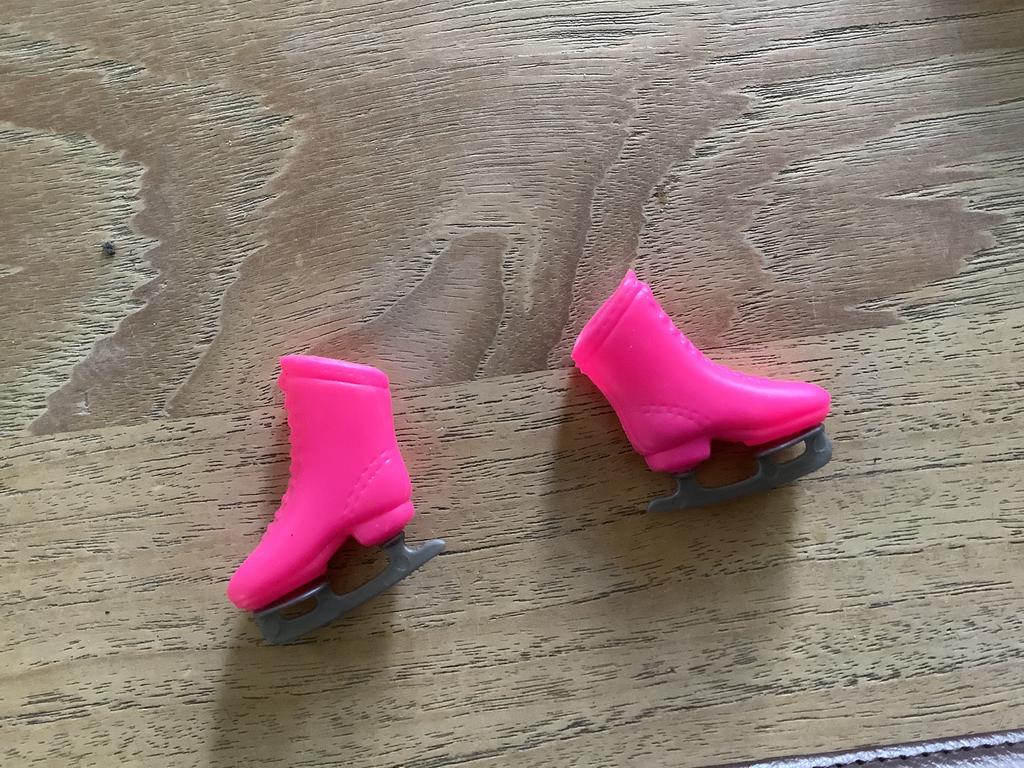 Barbie schaatsjes, Verzamelen, Ophalen of Verzenden, Gebruikt, Pop