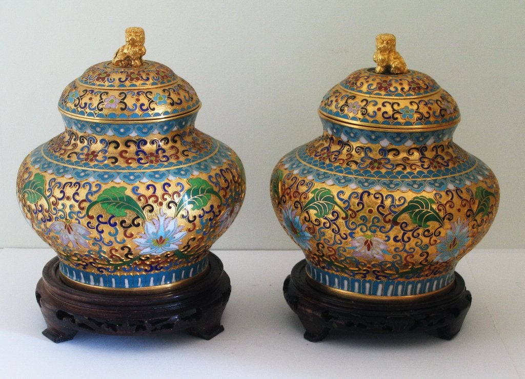 Paar cloisonne jars relief  -  320, Antiek en Kunst, China, Ophalen
