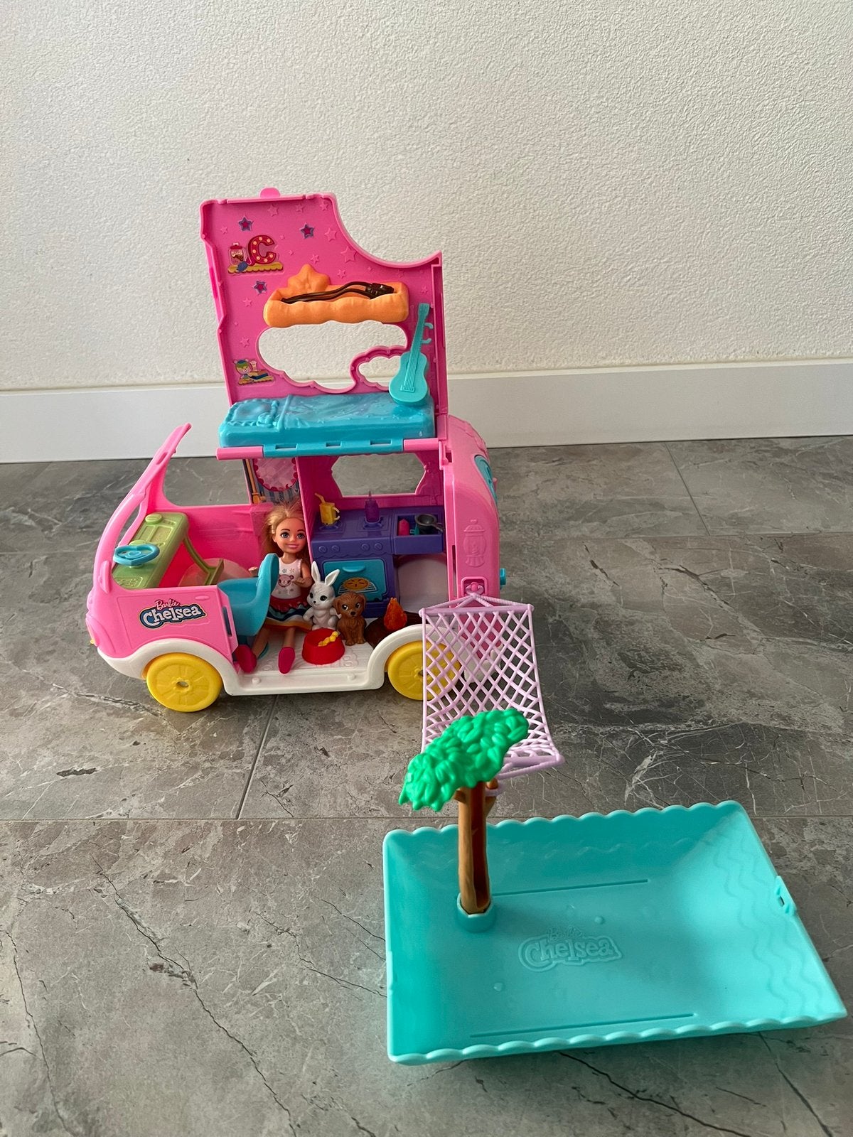 Barbie Chelsea 2-in-1 camperspeelset, Kinderen en Baby's, Speelgoed | Poppenhuizen, Ophalen of Verzenden, Zo goed als nieuw, Toebehoren