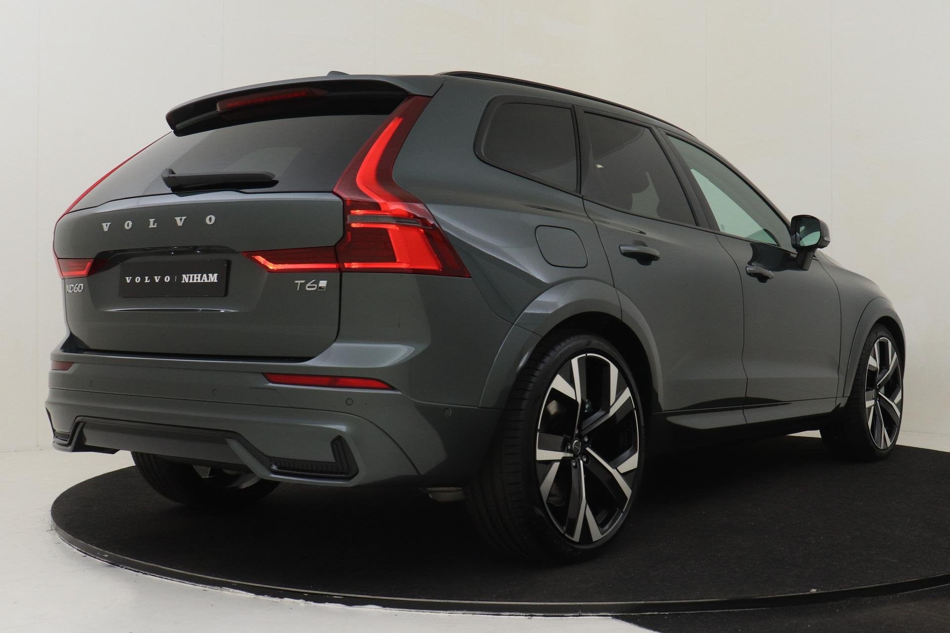 Volvo XC60 II T6 PLUG-IN HYBRID AWD ULTRA EXECUTIVE ED. DARK, Automaat, 12 maanden, Euro 6, 180 min
