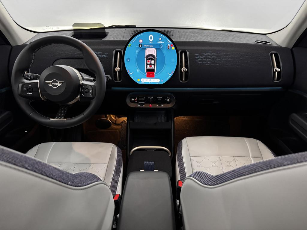 MINI Countryman 1.5 C Classic Trim + Package M Pano, Camera,, Gebruikt, Leder en Stof, Bedrijf, 3 cilinders