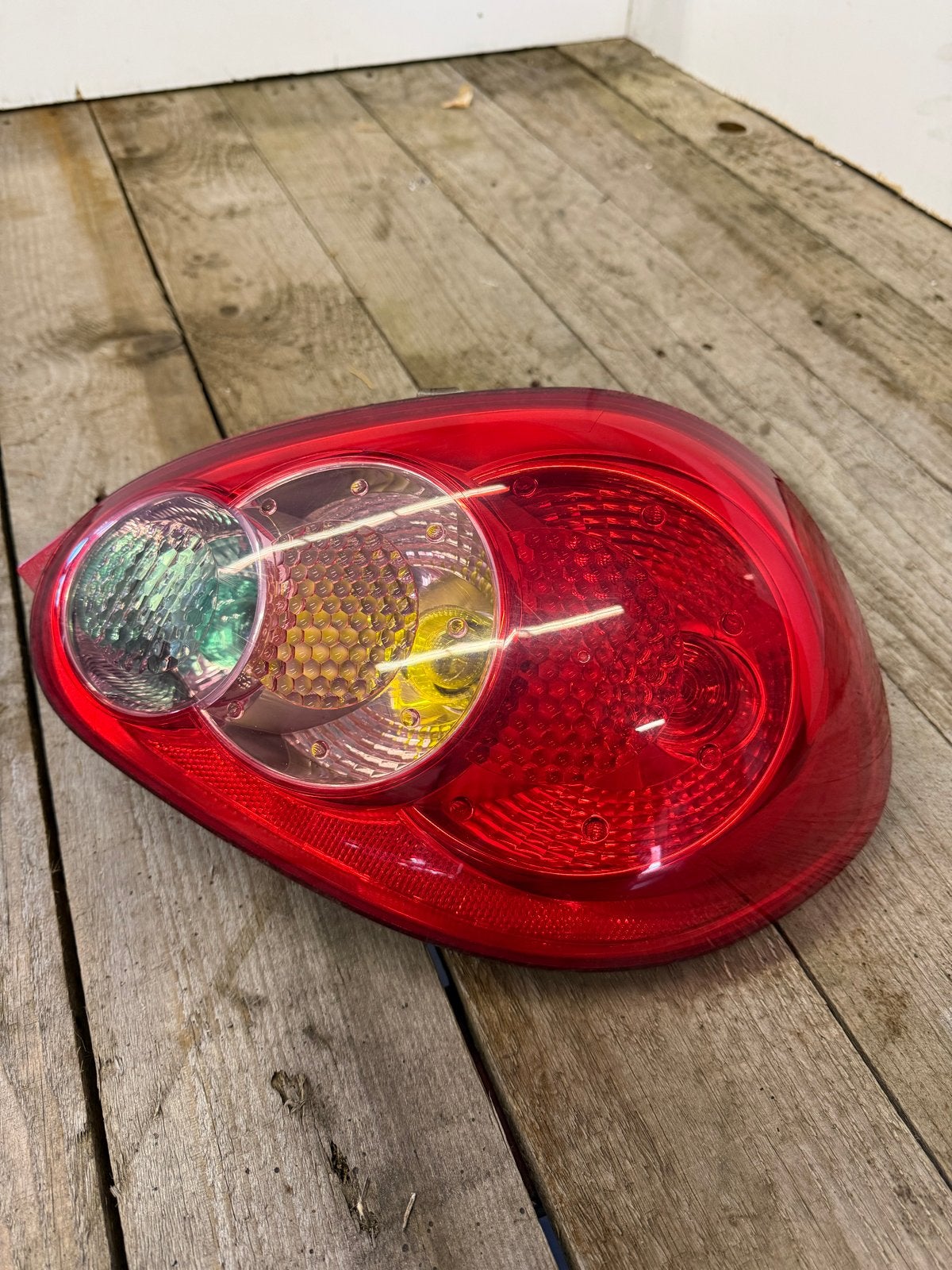 Achterlicht links Toyota Aygo B10 nette staat compleet, Ophalen of Verzenden, Gebruikt, Toyota