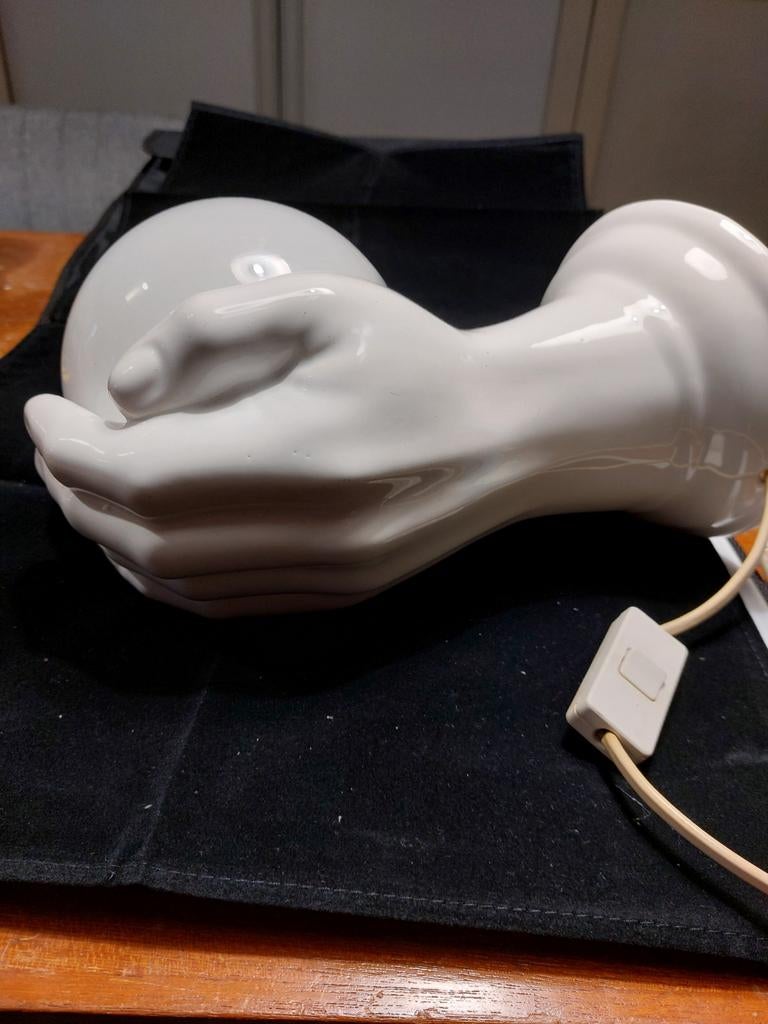 VIntage wandlamp 'hand met bol'. DELFTS WIT, Ophalen