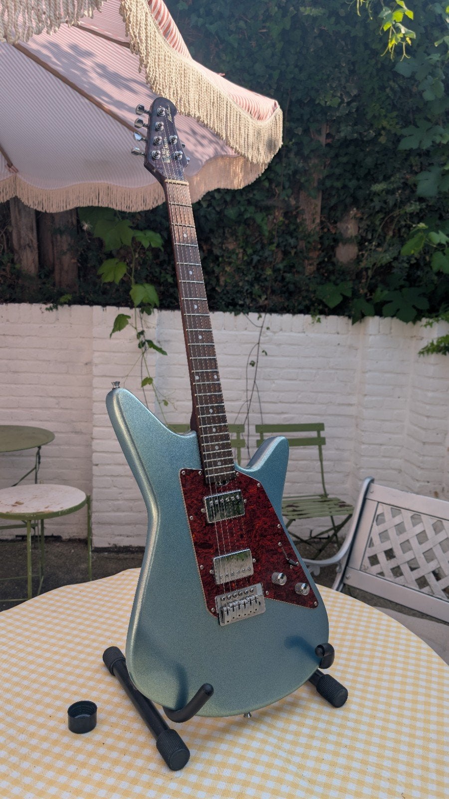 Ernie Ball Music Man Albert Lee HH - Sparkle Blue (replic), Muziek en Instrumenten, Ophalen of Verzenden, Zo goed als nieuw, Solid body